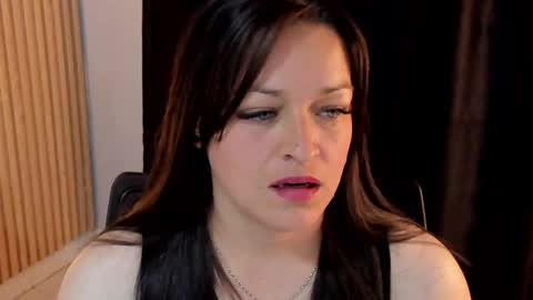 ... .     Angel     . ... online show from 10/02/25, 10:06