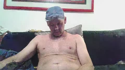 Snapshot of 4nuf chatting on 02/13/25, 09:06 4nuf online show from 02/13/25, 09:06