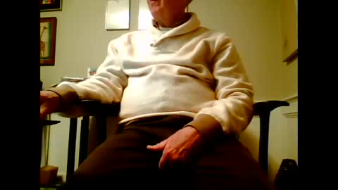 Snapshot of 4uguys chatting on 12/18/24, 03:15 4uguys online show from 12/18/24, 03:15