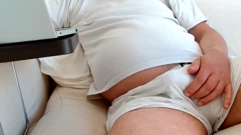 F E L I X -  -  F O ll O W      M E  online show from 04/19/26, 07:51