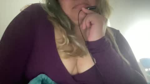 Snapshot of 69candyflowers chatting on 01/27/25, 03:37 69candyflowers online show from 01/27/25, 03:37