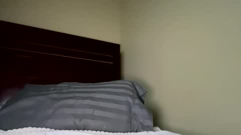 Snapshot of 6incher_lb chatting on 11/19/25, 06:46 6incher LB online show from 11/19/25, 06:46