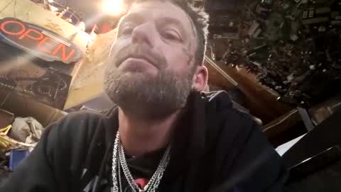 Snapshot of 85dilligaf chatting on 11/17/25, 07:30 85dilligaf online show from 11/17/25, 07:30