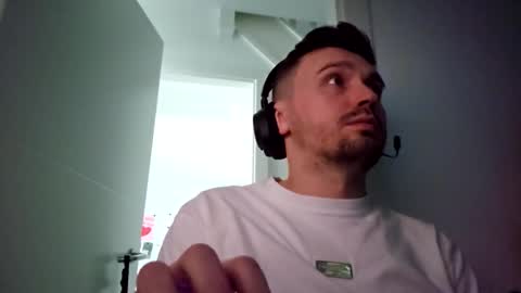 8inchdude93 online show from 11/04/25, 11:20