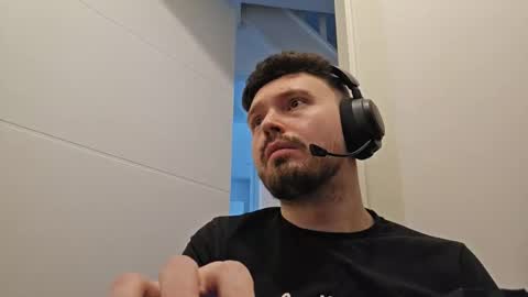 8inchdude93 online show from 02/25/26, 10:03