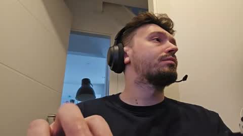 8inchdude93 online show from 04/16/26, 09:32