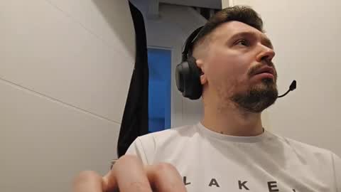 8inchdude93 online show from 04/21/26, 07:58