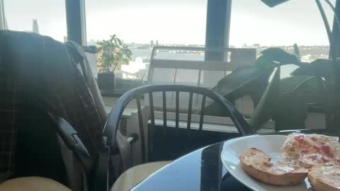 Snapshot of 8thsnd chatting on 10/09/25, 02:48 huh online show from 10/09/25, 02:48