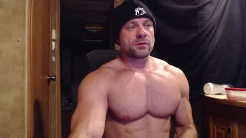 Snapshot of 9fat_inches chatting on 12/18/24, 05:26 9 fat inches online show from 12/18/24, 05:26