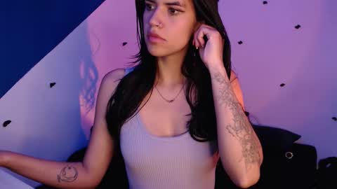 Snapshot of 9sophie_rosse chatting on 02/23/26, 05:21 sofi 3 online show from 02/23/26, 05:21