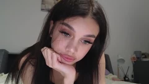 Snapshot of 9west chatting on 04/07/26, 01:22 KARINA online show from 04/07/26, 01:22