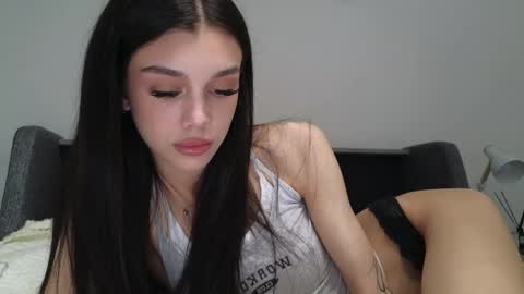 Snapshot of 9west chatting on 05/14/26, 01:51 KARINA online show from 05/14/26, 01:51