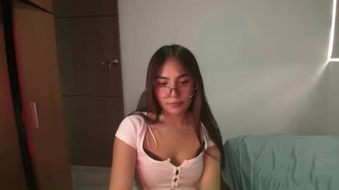 Snapshot of _abbyyyy_ chatting on 04/30/26, 04:57 abby 3 online show from 04/30/26, 04:57