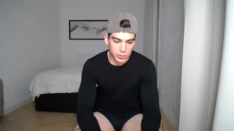 Snapshot of _aesthetic chatting on 05/04/26, 06:37 _aesthetic online show from 05/04/26, 06:37
