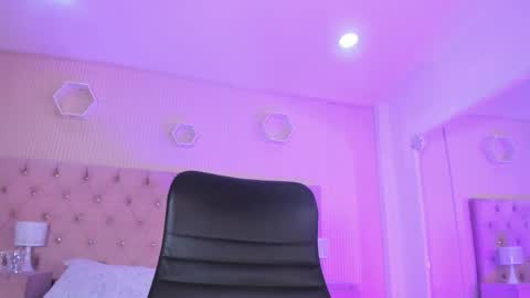 Agatha online show from 11/12/25, 04:35