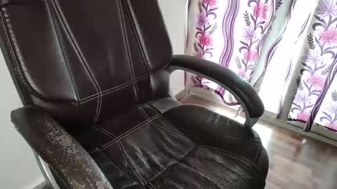 _aleena_ online show from 10/25/25, 05:15