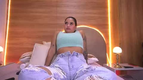 Snapshot of _alexaa_20 chatting on 02/13/26, 12:01 Alexa online show from 02/13/26, 12:01