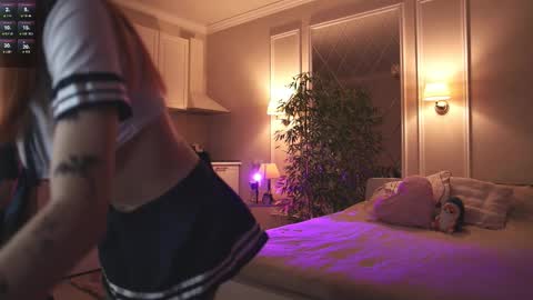 Snapshot of _alice_meyss_ chatting on 11/22/25, 10:03 _alice_meyss_ online show from 11/22/25, 10:03