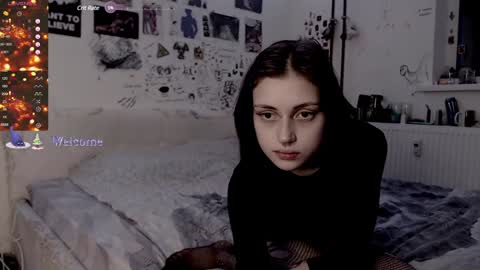 Snapshot of _alisa_in_wonderland chatting on 12/12/24, 08:53 Charlotte and Alex online show from 12/12/24, 08:53