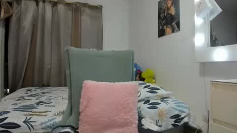 Analia online show from 04/28/26, 02:27