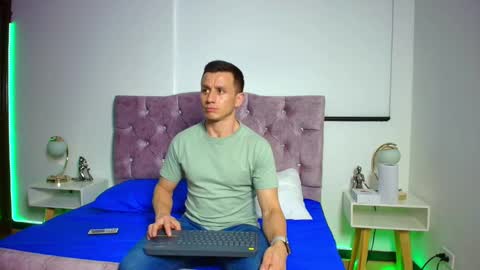 _andrewfalcon2 online show from 01/24/25, 12:31