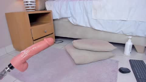 ngela  online show from 01/30/25, 02:47