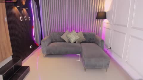 Ana online show from 11/18/25, 07:29