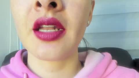 Snapshot of _antomouth_paradise chatting on 07/04/26, 10:54 antonia online show from 07/04/26, 10:54