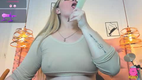 _antonella_11 online show from 02/19/26, 09:00