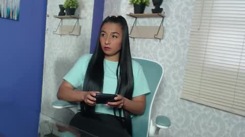 _antonella_green online show from 10/29/25, 12:07