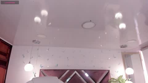 antonnela online show from 11/25/25, 02:17