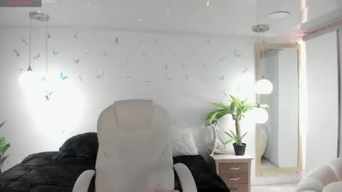 antonnela online show from 04/15/26, 02:24