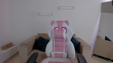    online show from 12/01/25, 04:12