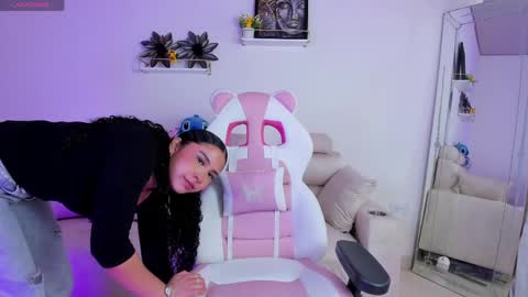 Snapshot of _april_smith_ chatting on 05/04/26, 12:23 online show from 05/04/26, 12:23