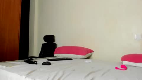 Ariah independent model online show from 09/16/25, 03:40