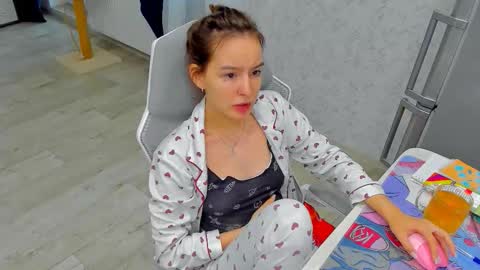 Arina online show from 11/11/25, 11:43