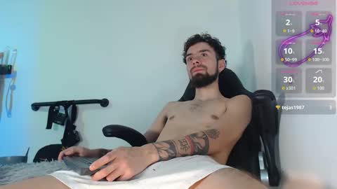 Snapshot of _aronm chatting on 05/12/26, 10:18 AronM online show from 05/12/26, 10:18