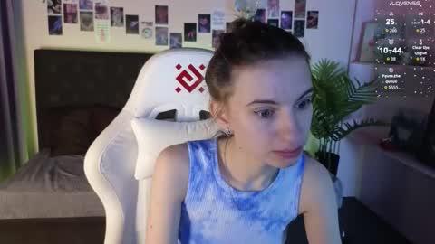 _ash_leyy_ online show from 12/03/25, 01:35