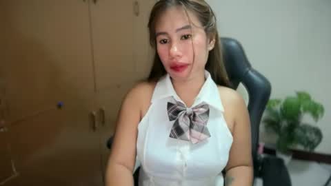 Snapshot of _ashley27 chatting on 06/19/26, 06:07 Angie online show from 06/19/26, 06:07