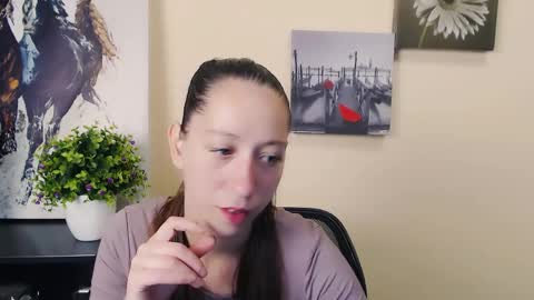 Snapshot of _astraia_ chatting on 06/04/26, 09:26 _astraia_ online show from 06/04/26, 09:26