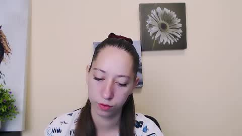 Snapshot of _astraia_ chatting on 06/18/26, 06:57 _astraia_ online show from 06/18/26, 06:57