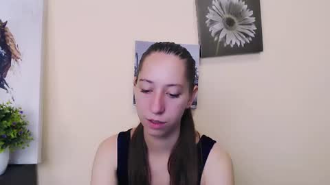 Snapshot of _astraia_ chatting on 06/25/26, 06:18 _astraia_ online show from 06/25/26, 06:18