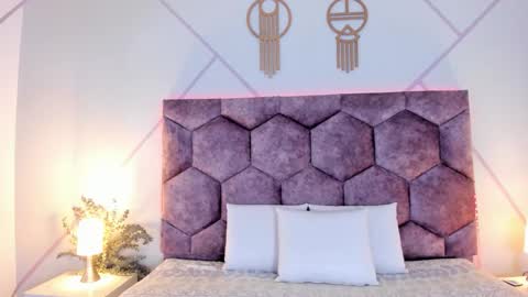 _aurora_collins_ online show from 02/17/26, 12:34