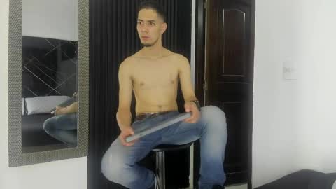 Snapshot of _axel_09 chatting on 04/19/26, 04:01 _axel_09 online show from 04/19/26, 04:01