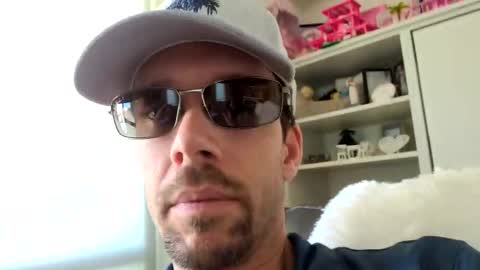 Snapshot of _b_h_c_ chatting on 11/26/25, 12:11 _b_h_c_ online show from 11/26/25, 12:11