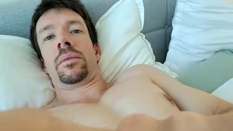 Snapshot of _b_h_c_ chatting on 11/29/25, 09:40 _b_h_c_ online show from 11/29/25, 09:40