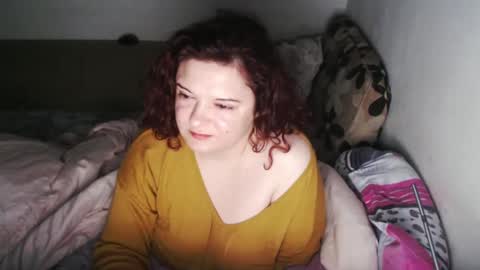 Snapshot of _bella_28 chatting on 12/23/24, 04:01 em online show from 12/23/24, 04:01