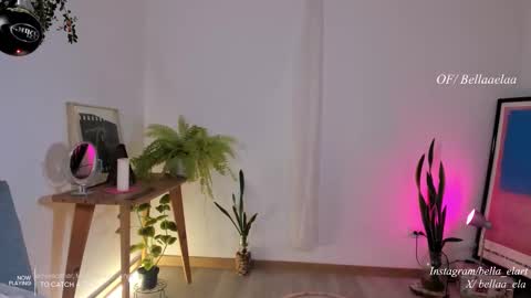 Snapshot of _bellaela chatting on 10/18/25, 10:32 Ella online show from 10/18/25, 10:32
