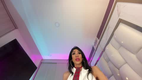 _bellaswwet_ online show from 01/06/25, 09:11