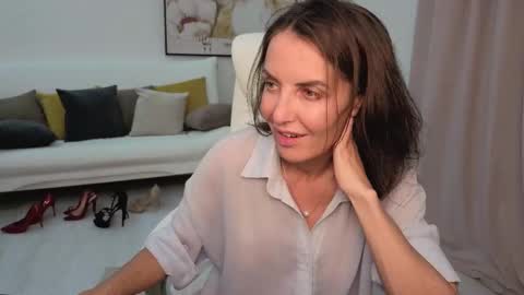 Snapshot of _beylly chatting on 09/11/25, 04:18 Beylly online show from 09/11/25, 04:18
